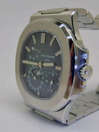 Patek Philippe NAUTILUS 5712 in Stahl Image 7