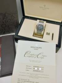 Patek Philippe NAUTILUS 5712 in Stahl Image 9
