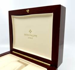 Patek Philippe Mahagoni Box Kalender und Komplikations-Modelle Image 5