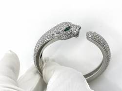 Cartier Panthère de Cartier Armreif | Weißgold | ca. 15.74 ct Pavè | Diamanten Smaragde Abbildung 3
