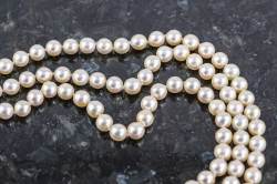 Dreireihige Perlenkette massive Schmuckschließe Gelbgold mit 23 Brillanten Abbildung 10