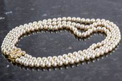 Dreireihige Perlenkette massive Schmuckschließe Gelbgold mit 23 Brillanten Abbildung 13