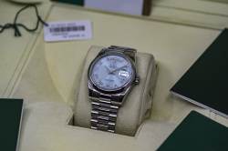 Rolex DAY-DATE Chronometer | 118206 | Platin Ice Blue | Full Set 2017 | LC100 Image 17