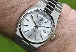 Rolex 19019 sehr seltene Vintage Day-Date Oysterquartz Weißgold Collectors Full Set Image 3