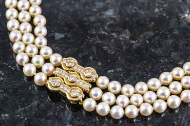 Three-row Pearl Necklace massive jewelry clasp yellow gold with 23 Diamonds