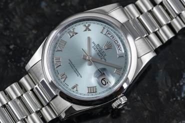 pre owned ROLEX DAY-DATE Chronometer in Platinum