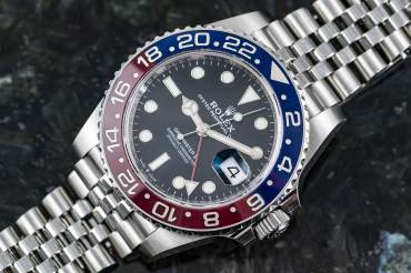 pre owned ROLEX GMT MASTER II Chronometer "PEPSI" in Steel