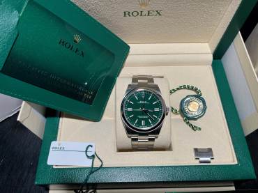 pre owned ROLEX Oyster Perpetual GREEN Chronometer in Steel